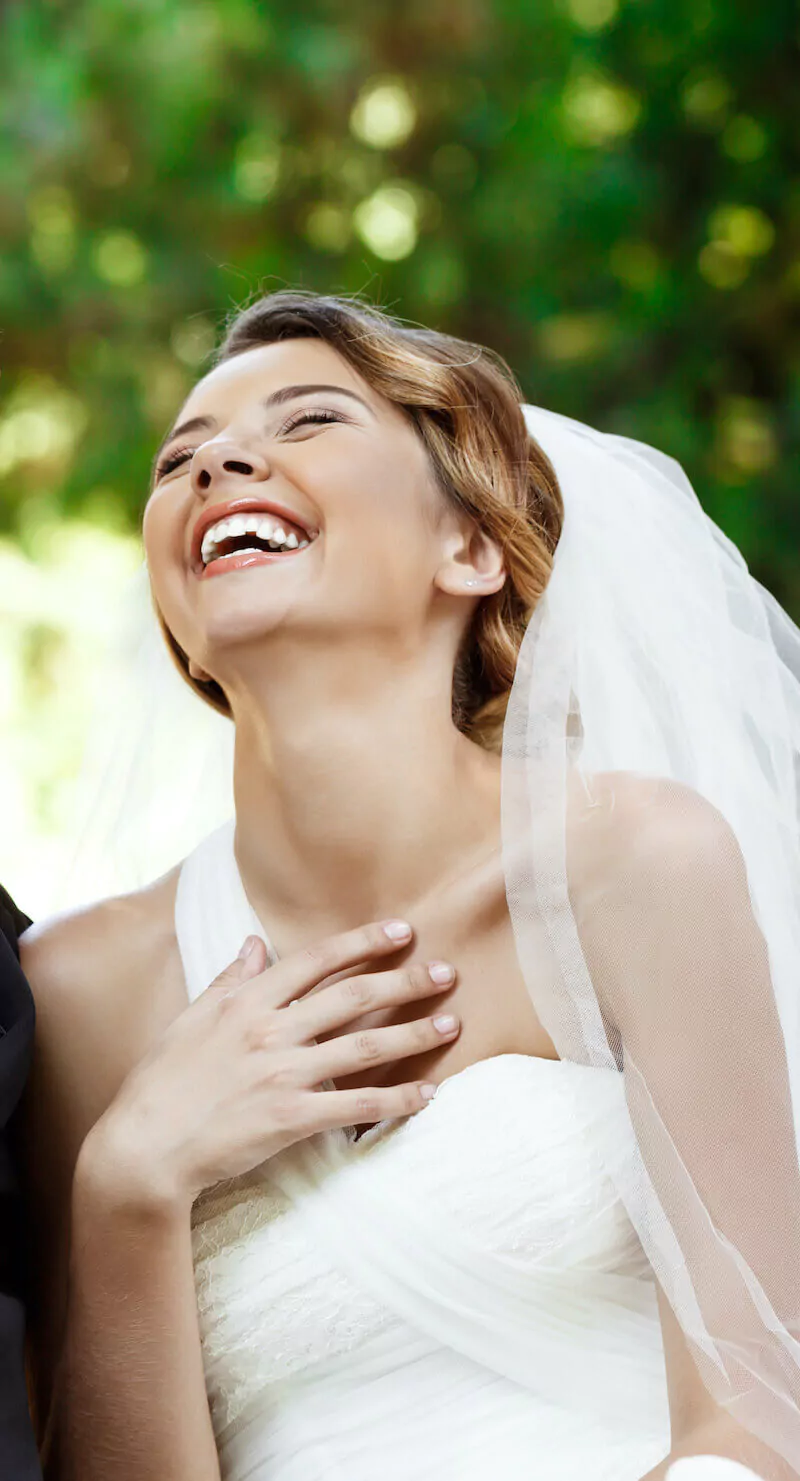 tamada Berlin Hochzeit laughing bride
